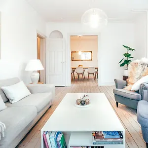 Apartment Elegant, Evocative And Cosy In Osterbro With A Panoramic View. Eco-friendly. 1km Harbour/ Beach, 3km- Center, 13km-airport., Kopenhagen